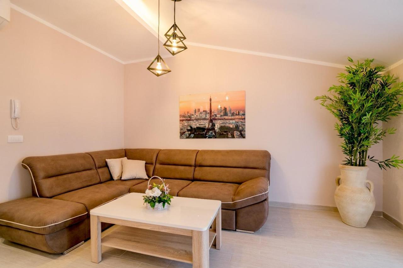 Apartmani Matej Kotor Eksteriør billede